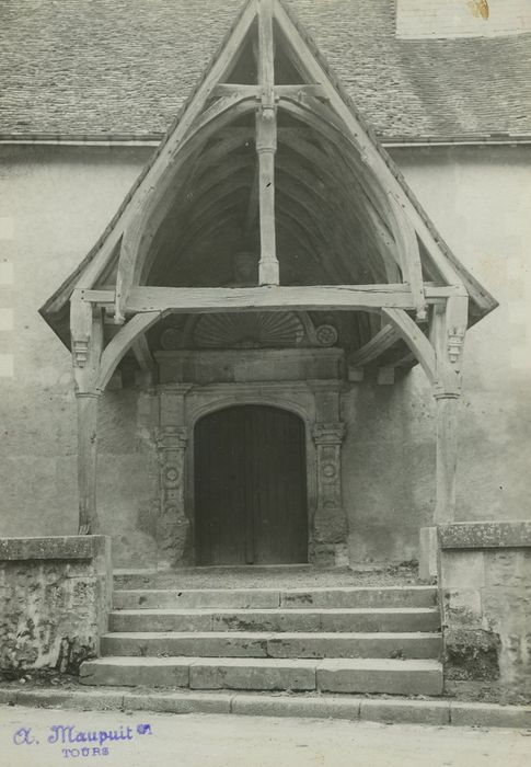 Eglise Saint-Vincent : Porche sud, vue générale