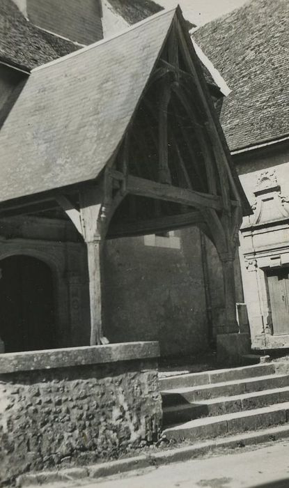 Eglise Saint-Vincent : Porche sud, vue générale