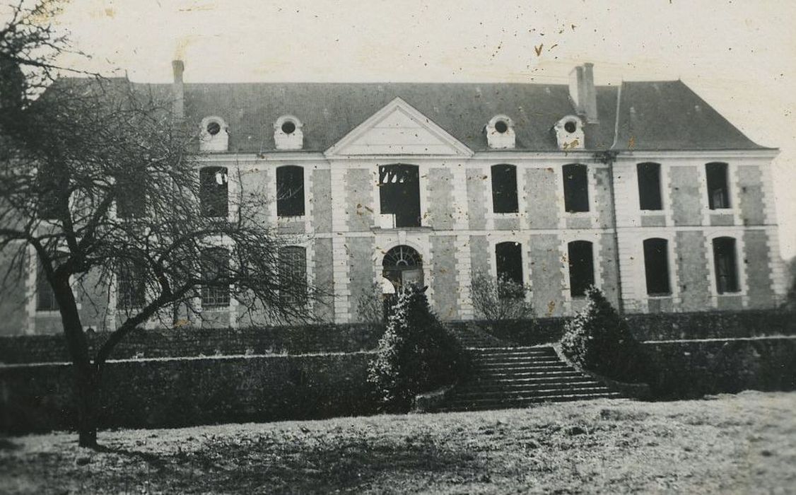 Abbaye de Gastines : Bâtiment des moines, façade est, vue générale