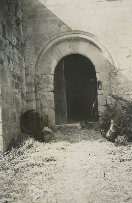 Prieuré Notre-Dame et Saint-Etienne de Villiers : Eglise, porte latérale sud, vue générale