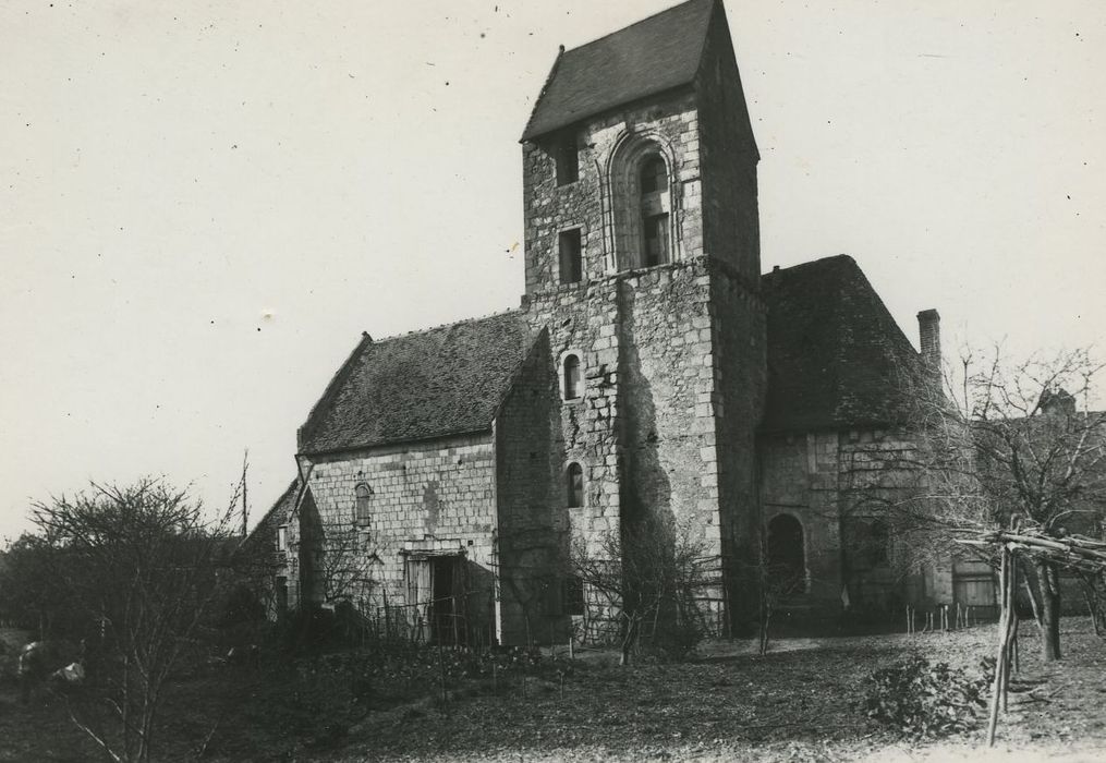 Eglise Saint-Pierre : Façade latérale sud, vue générale