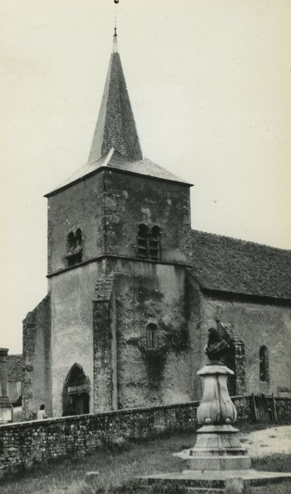 Eglise Saint-Hilaire : Clocher, élévation sud et ouest, vuegénérale