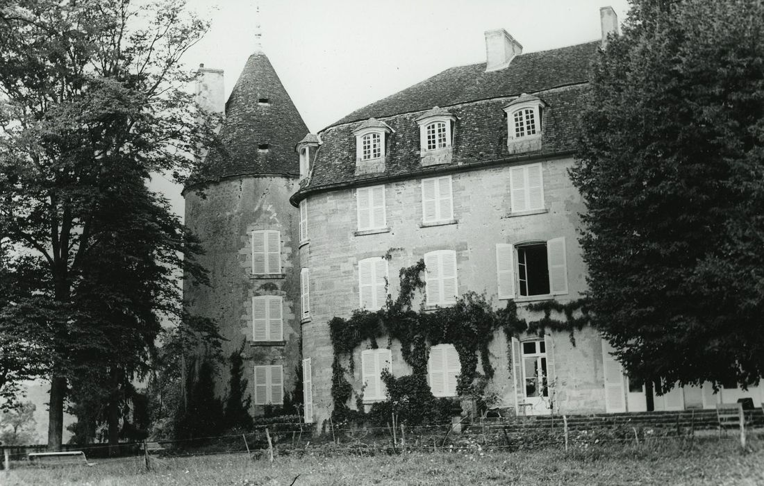 Château de Dumphlun : Façade sud-est, vue partielle