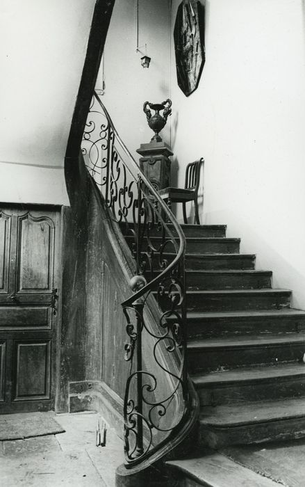 Château de Dumphlun : Aile 18e siècle, escalier, vue partielle