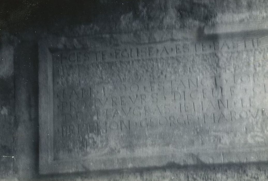plaque commémorative de fondation de l'église de Champlemy - © Ministère de la Culture (France), Médiathèque du patrimoine et de la photographie, tous droits réservés