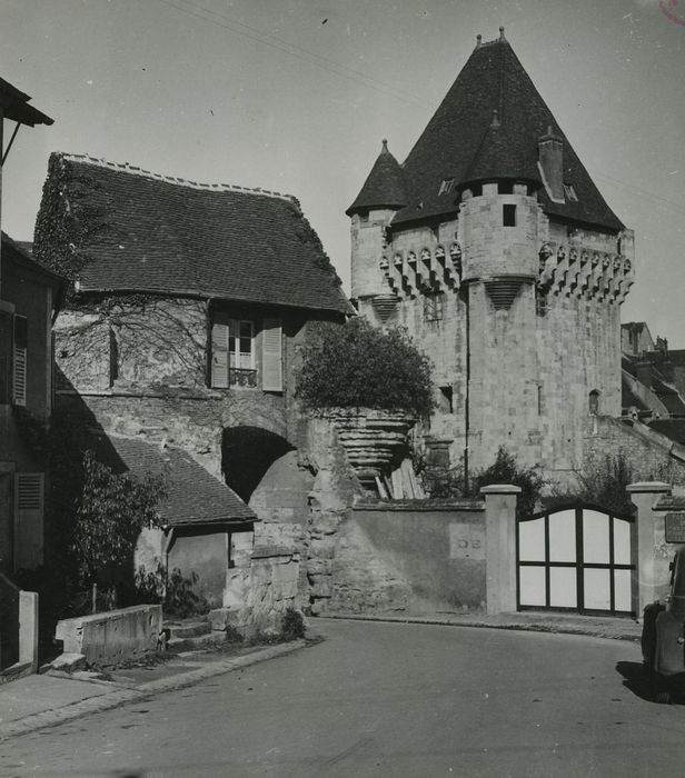 Immeuble dénommé Avant-Porte du Croux : Façade sud, vue générale