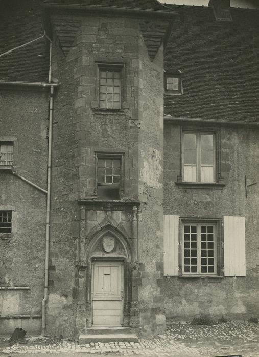 Château des Evêques de Nevers (ancien) : Tourelle d’escalier, vue générale