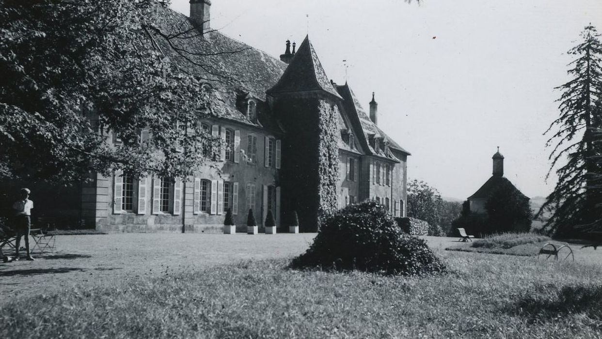 Château de Saint-Léger : Ensemble ouest, vue partielle