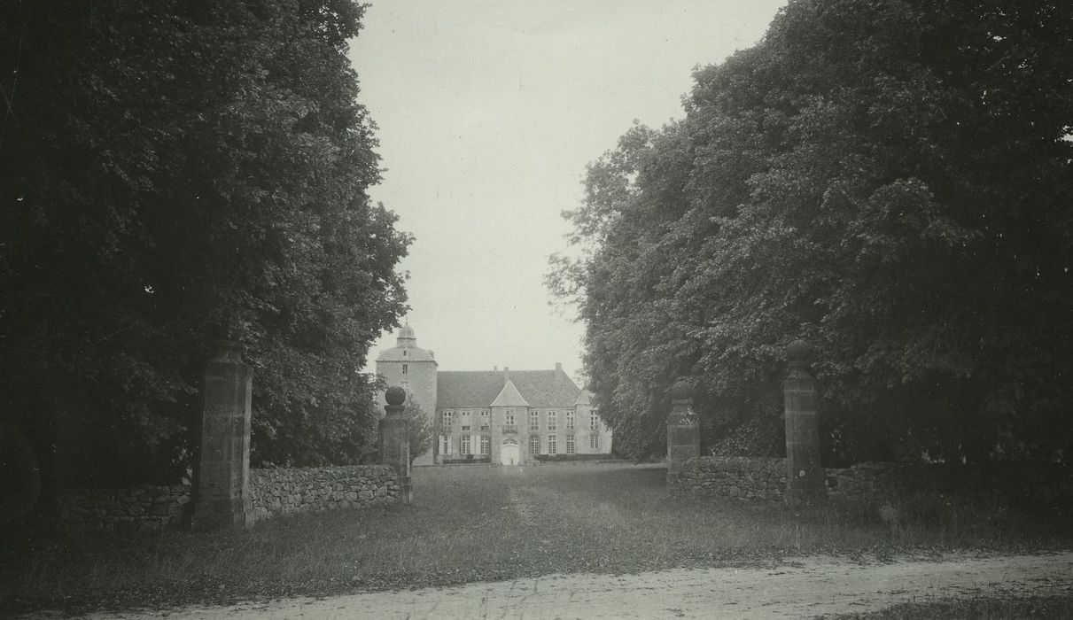 Château de Vésigneux : Ensemble sud-ouest, vue générale