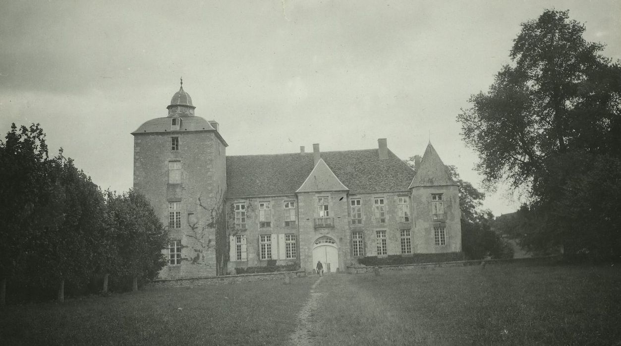 Château de Vésigneux : Façade sud-ouest, vue générale