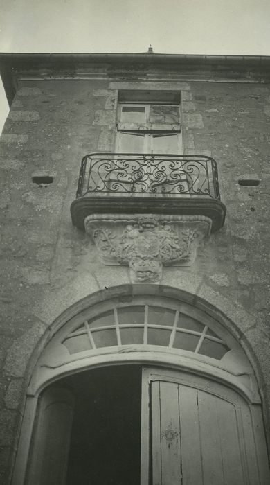 Château de Vésigneux : Porterie, élévation sud-ouest, vue partielle