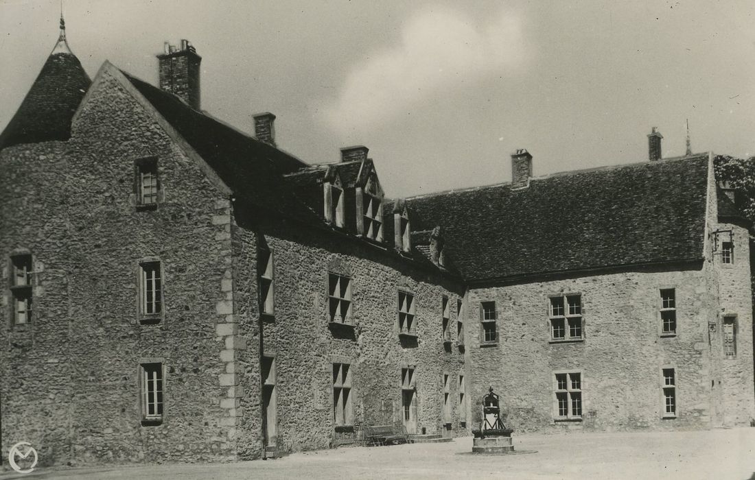 Château de Besne : Façades sud et est, vue générale