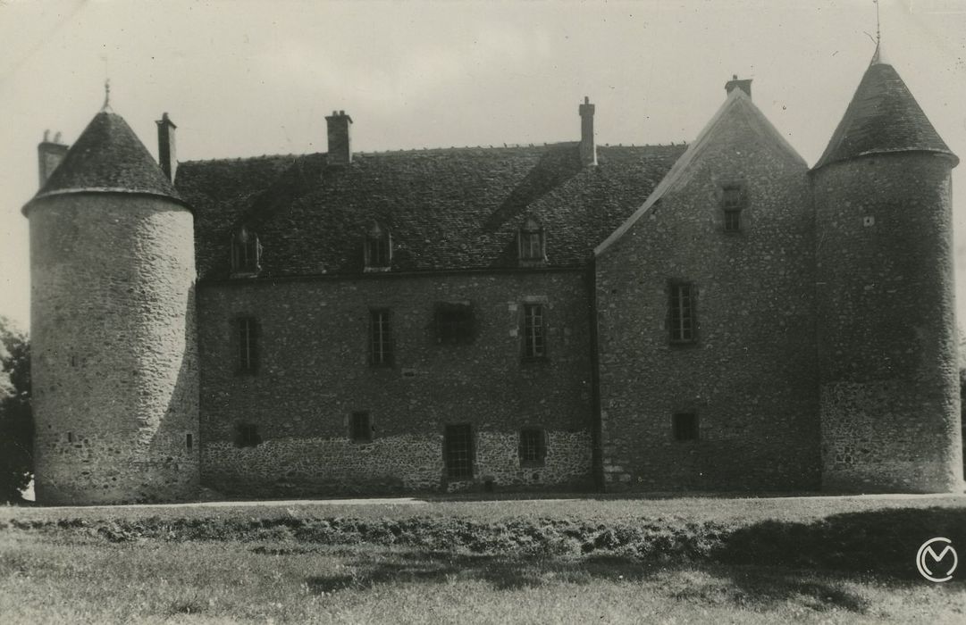 Château de Besne : Façade nord, vue générale