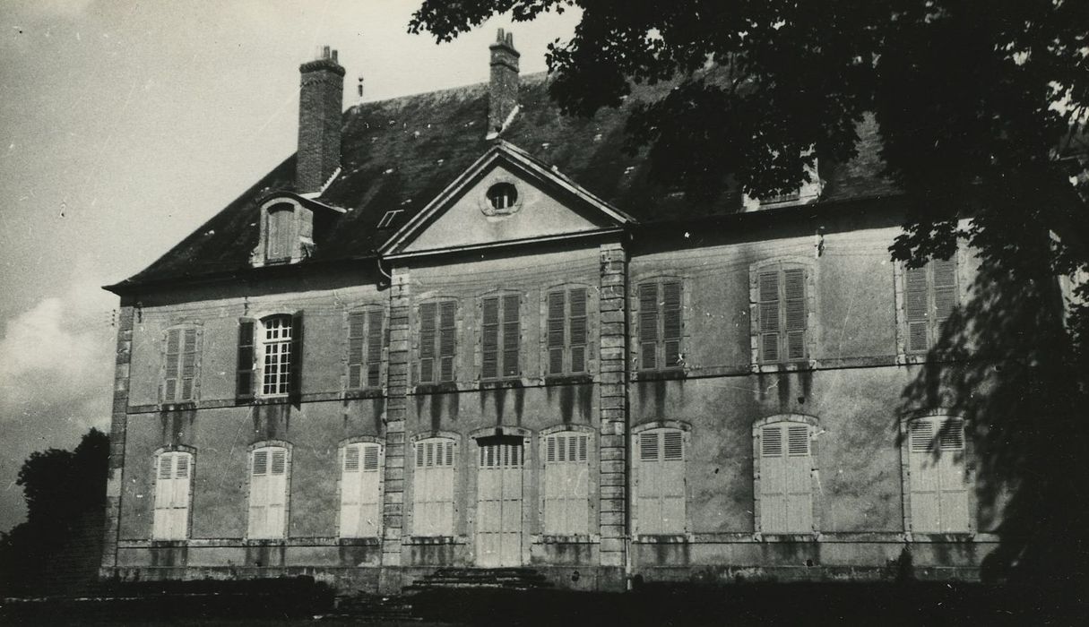 Château de Sermoise : Façade ouest, vue générale