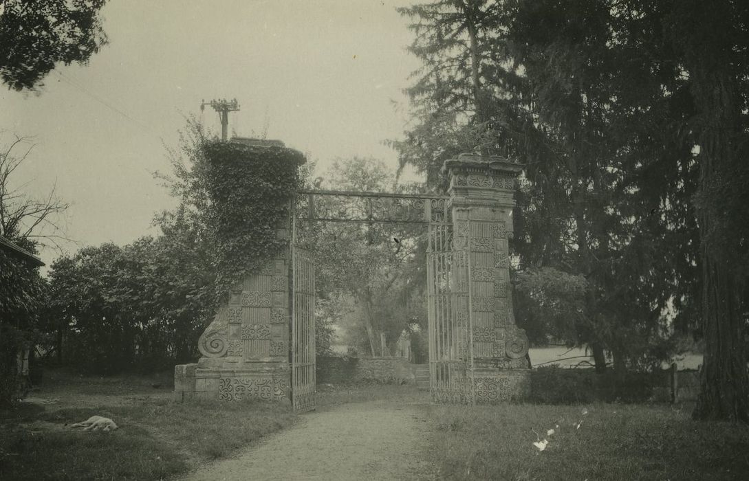 Château des Bordes : Portail sud, vue générale