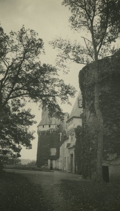 Château des Bordes : Façade sud-est, vue partielle