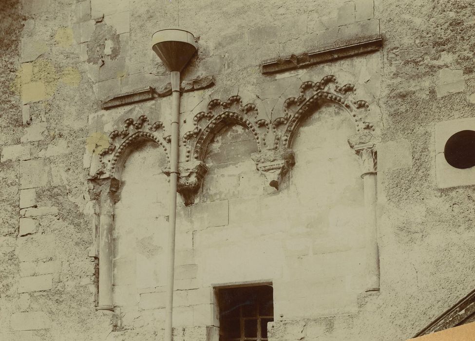 Eglise Sainte-Eugénie (ancienne) : Détail des arcatures