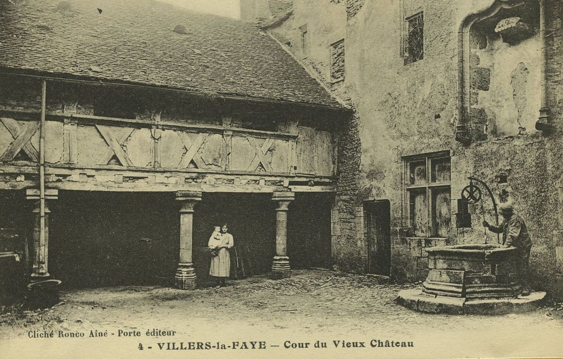 Château (ancien) : Cour intérieure, vue partielle des façades