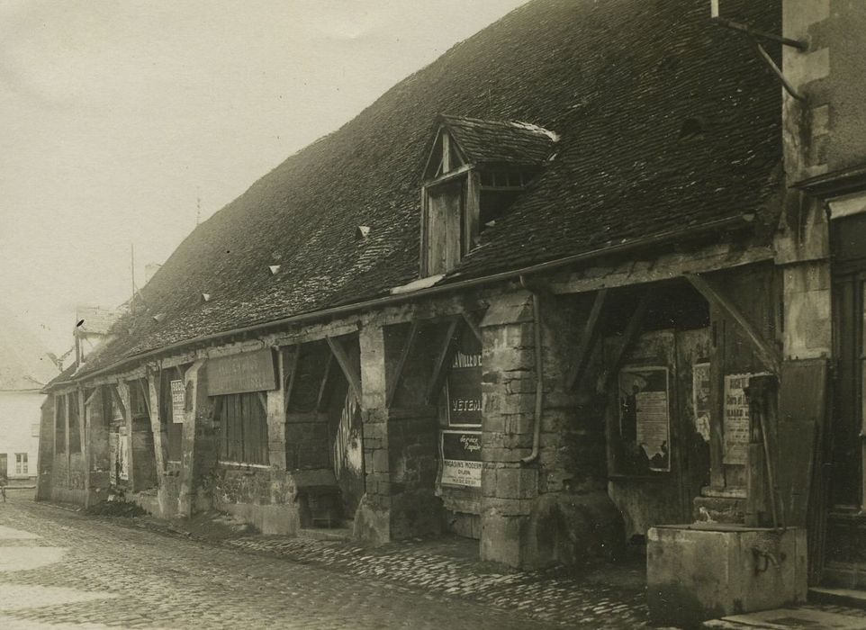 Halles : Façade ouest, vue partielle