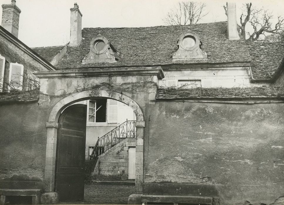 Immeuble dit Maison Bélime : Portail d’accès ouest sur cour, vue générale