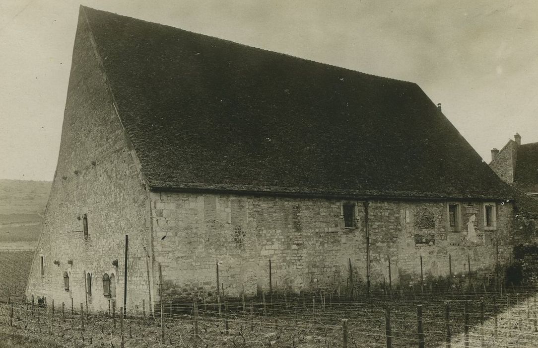 Château de Clos-Vougeot : Cellier, façades sud et est, vue générale