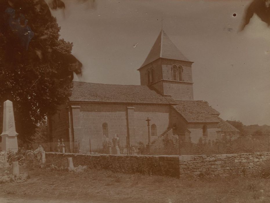 Eglise paroissiale : Façade latérale sud, vue générale