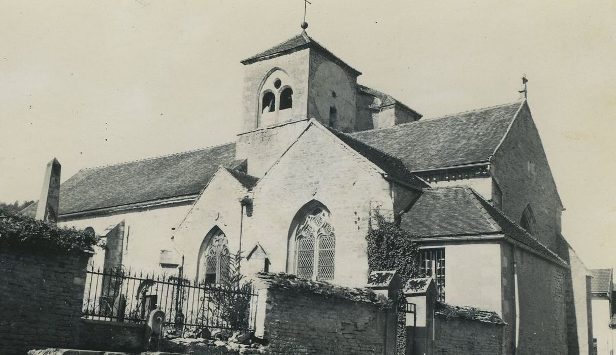 Eglise paroissiale : Façade latérale sud, vue partielle