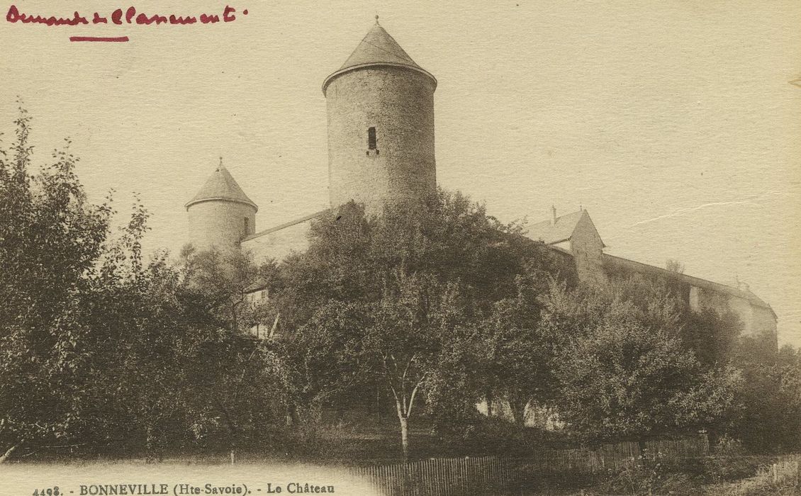 Château comtal (ensemble des bâtiments) : Vue générale du château dans son environnement depuis le Nord-Est