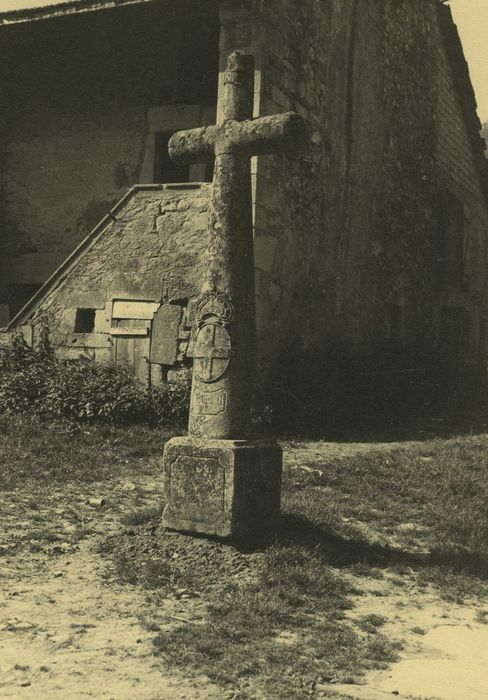 Croix de carrefour dite croix de Verrières, vue générale