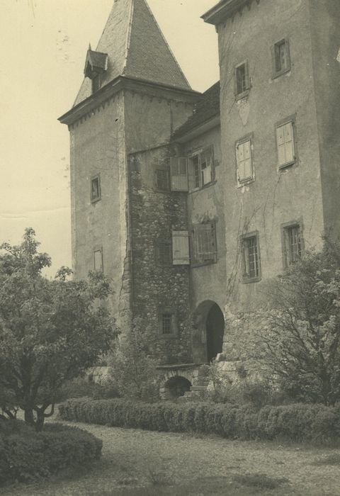 Château de Promery : Façade sud, vue partielle