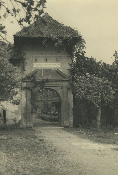 Château de Promery : Seconde porterie, élévation ouest, vue générale