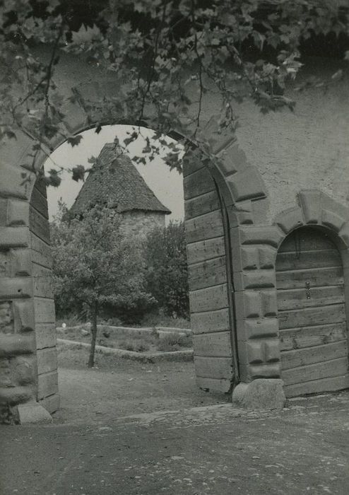 Château de Promery : Porterie, vue partielle