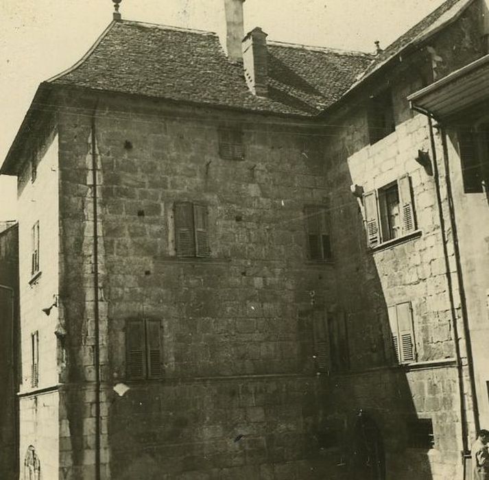 Immeuble : Façade sur rue, vue générale