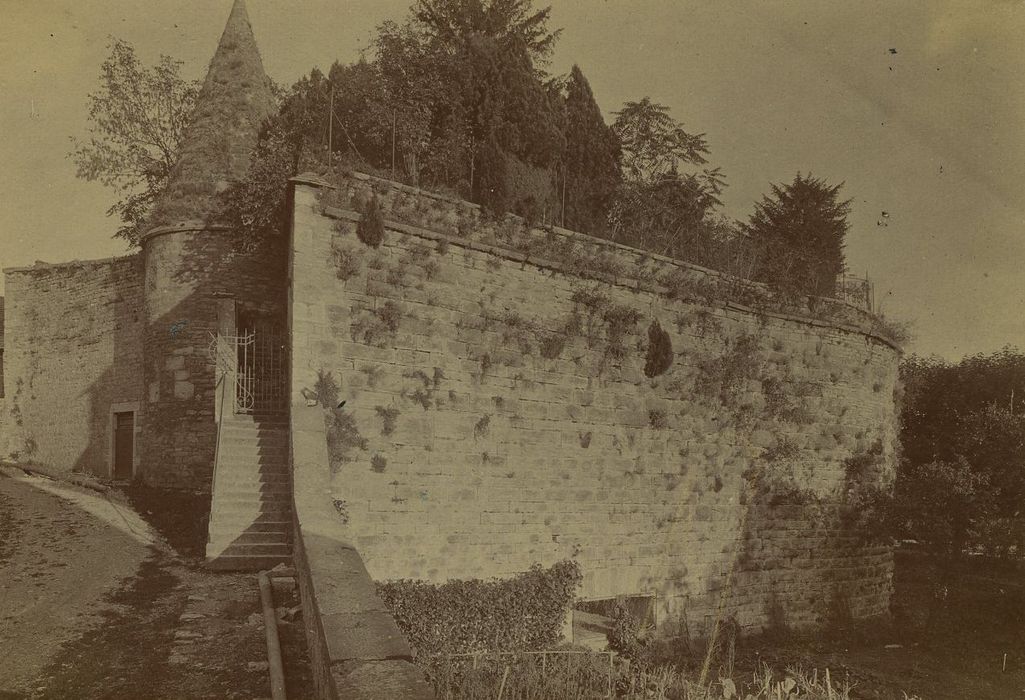 Fortifications (anciennes) : Tour Madeleine, vue générale