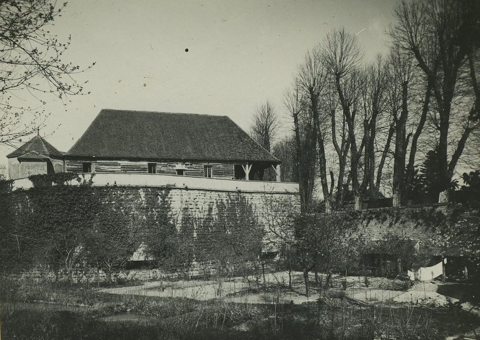 Fortifications (anciennes) : Tour des Dames, vue générale