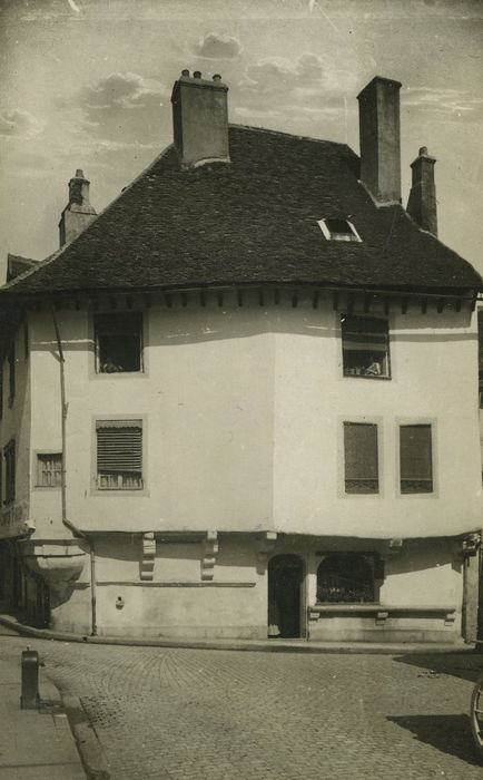 Maison : Façade sur rue, vue générale