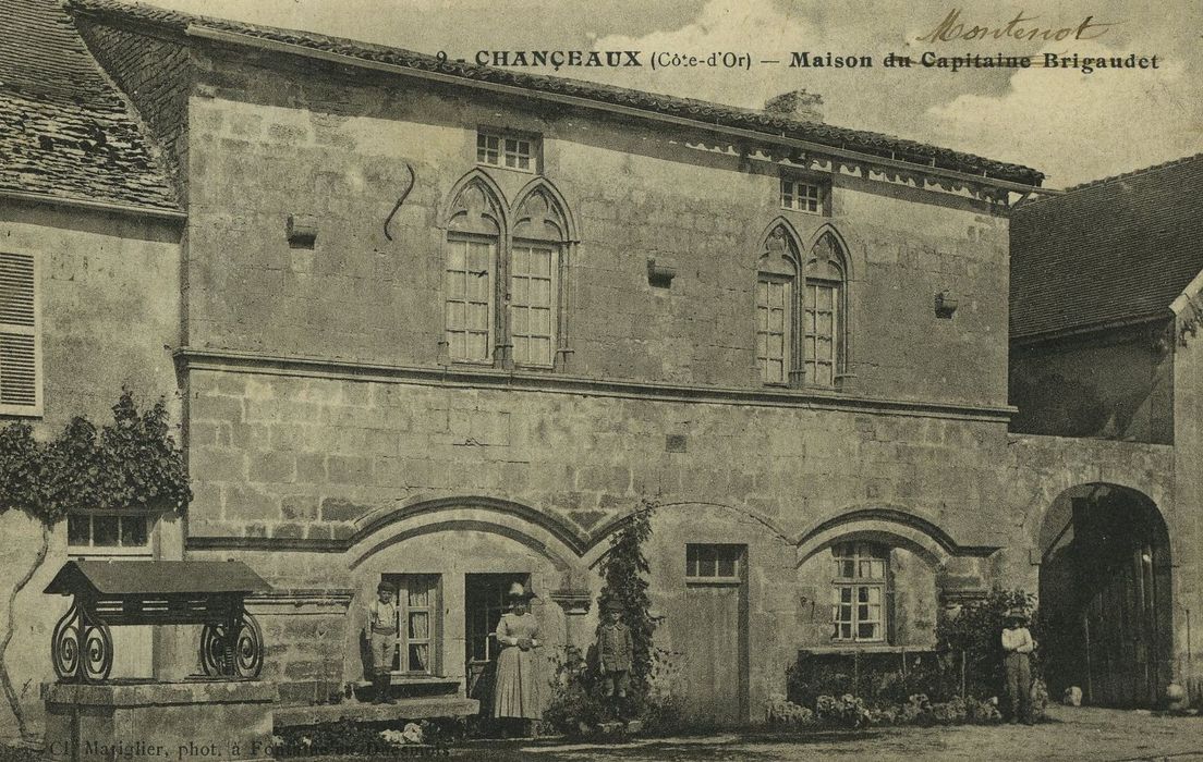 Maison : Façade sur rue, vue générale