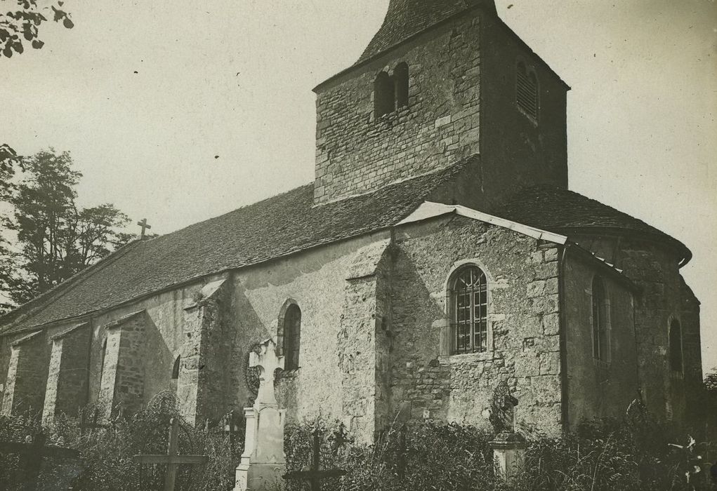 Eglise paroissiale : Façade latérale sud, vue générale