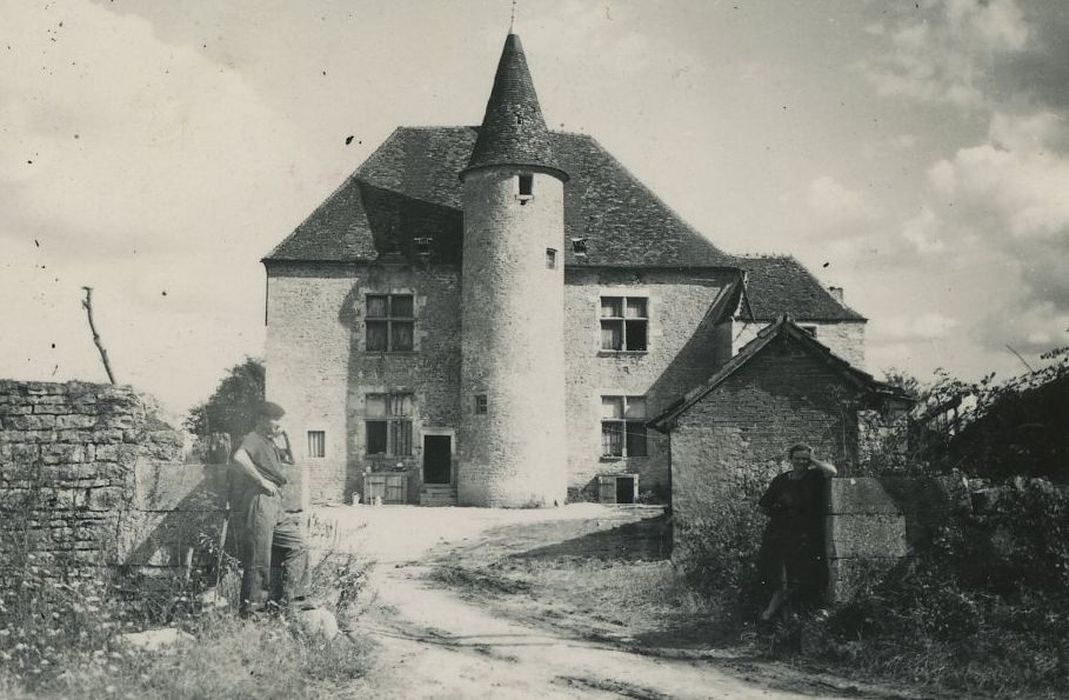 Manoir de Moux : Façade ouest, vue générale