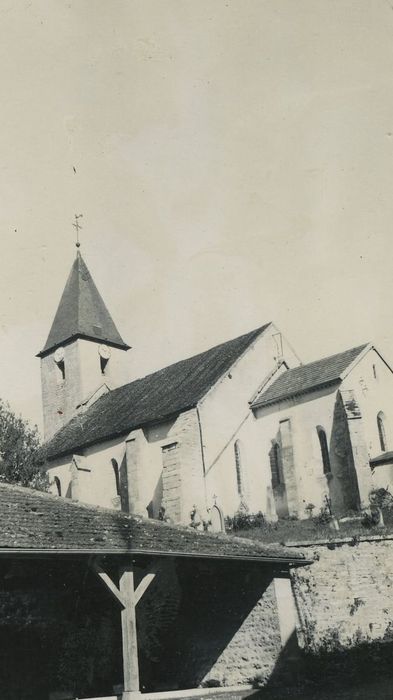 Eglise paroissiale : Façade latérale sud, vue partielle