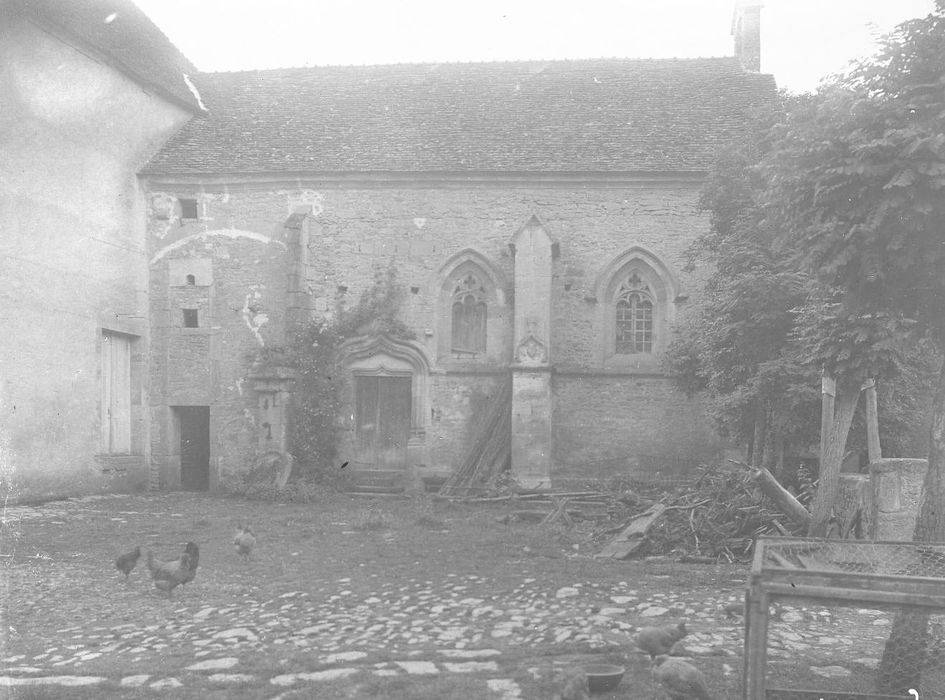 Château d'Eguilly : Chapelle, façade latérale sud, vue générale