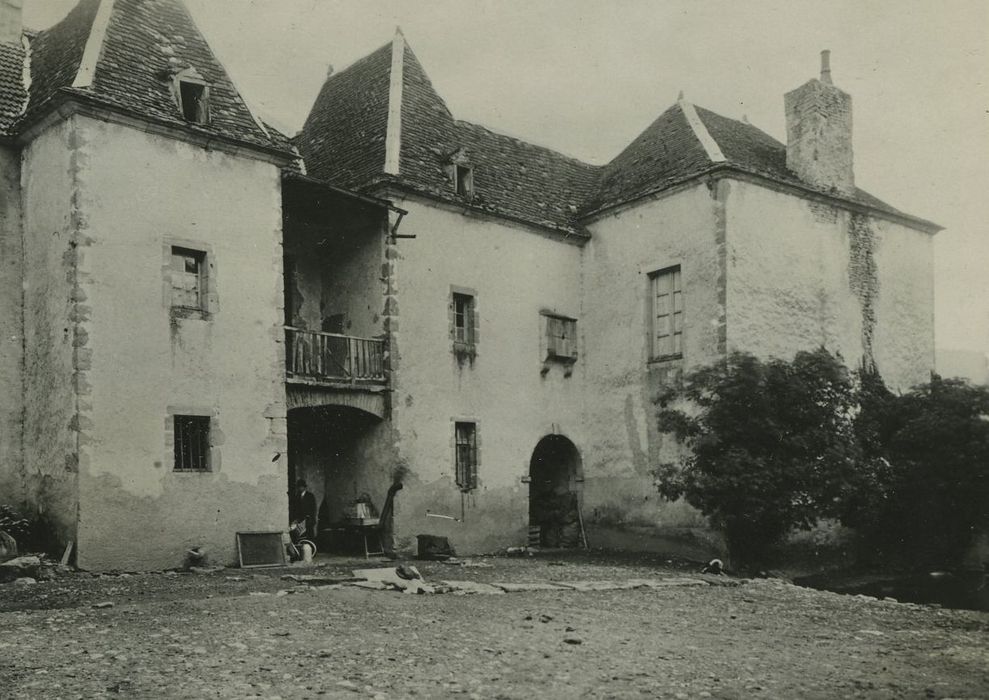 Manoir de Lezeu (ancien) : Façade ouest, vue partielle