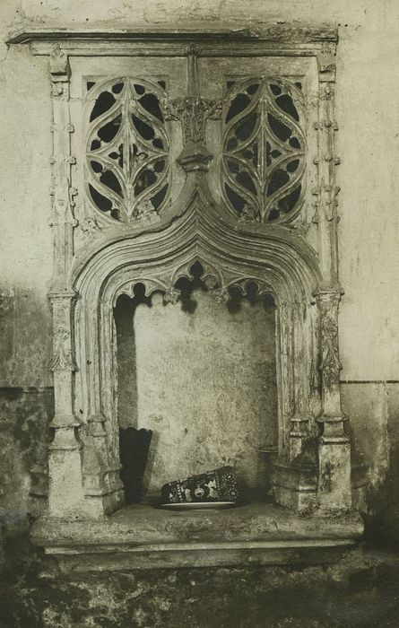 Eglise Saint-Germain d'Auxerre : Détail du lavabo