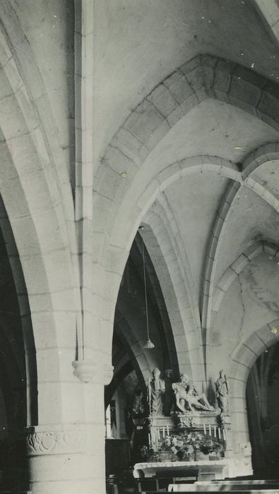 Eglise Saint-Bernard : Nef, vue partielle