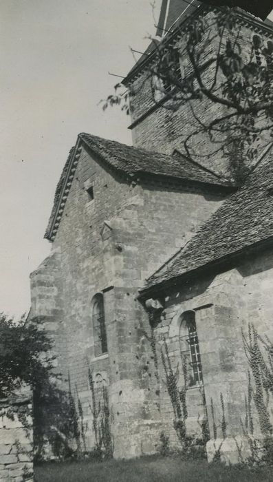 Eglise paroissiale : Façade latérale est, vue partielle