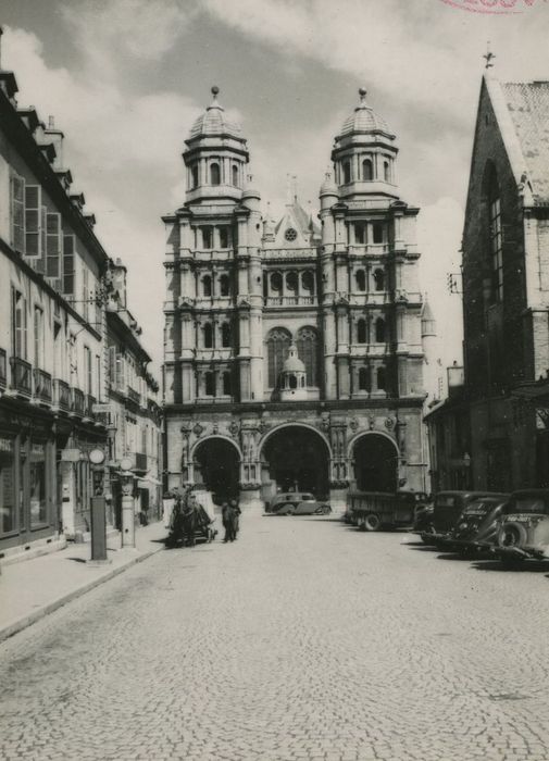 Eglise Saint-Michel : Façade occidentale, vue générale