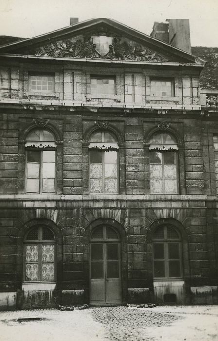 Hôtel de Ruffey : Façade sur cour, vue partielle