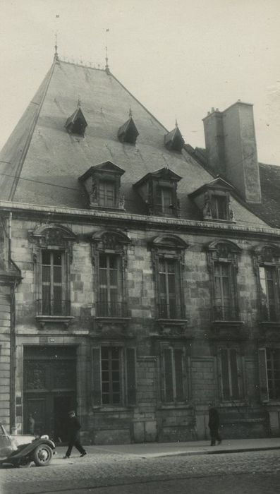 Hôtel Perreney de Baleure : Façade sur rue, vue générale