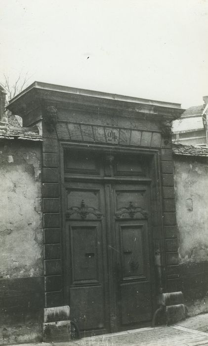 Hôtel Buffon : Portail sur rue, vue générale