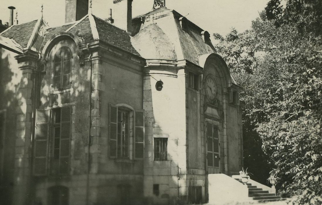 Castel situé dans le lycée technique du Castel : Façades sud et est, vue partielle